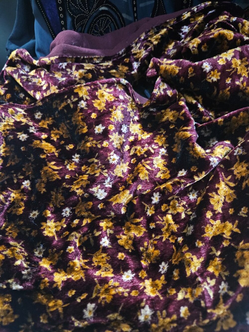 Pierre Cardin Velvet Floral Scarf | Burgundy Made in Italy 90s Parisian Style - Picture 6 of 8